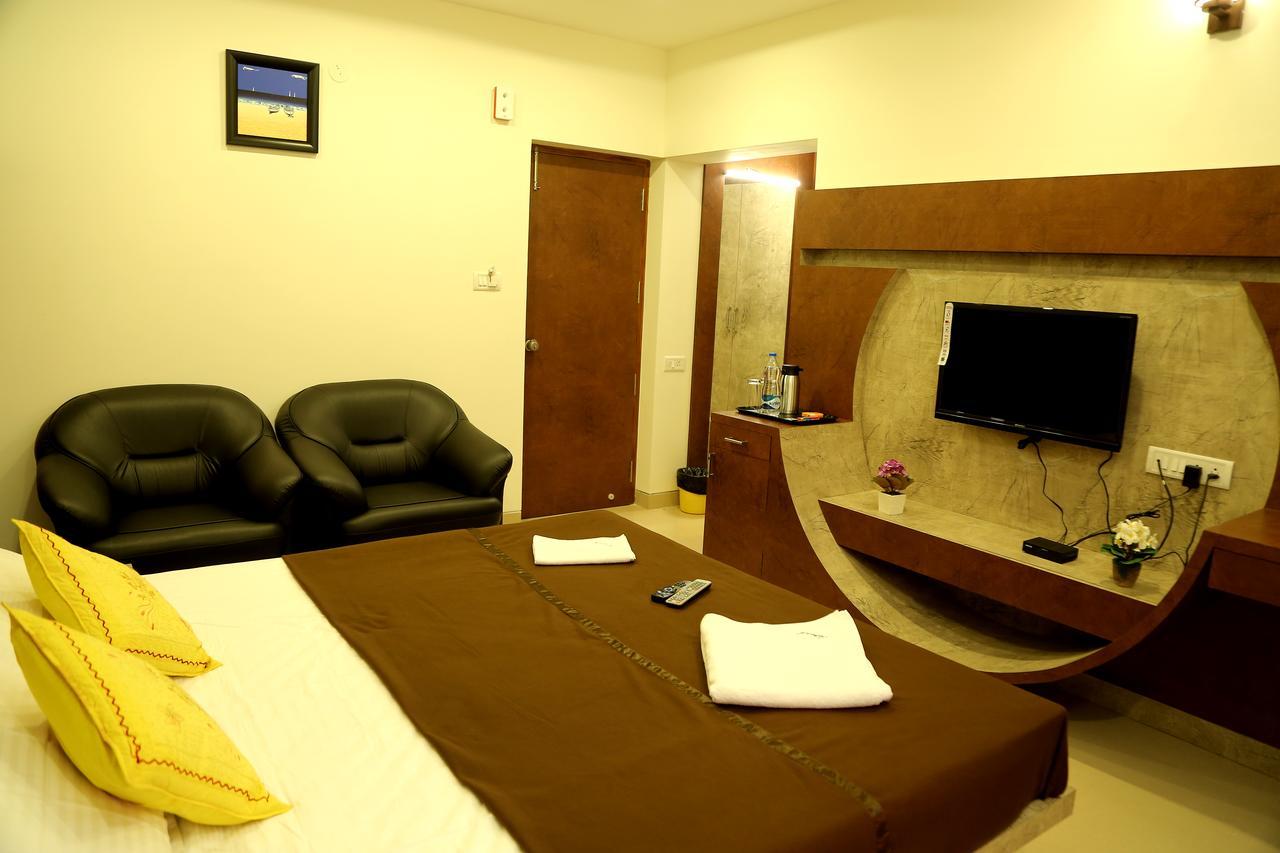 Samarth Residency Hotel Hospet Exterior foto